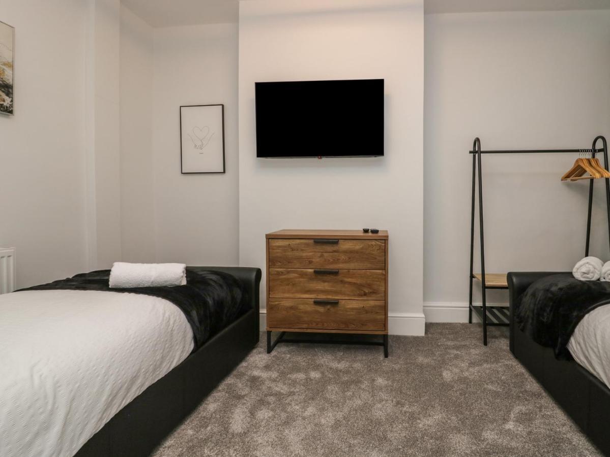 Appartamento Eden On The Crescent Morecambe Esterno foto