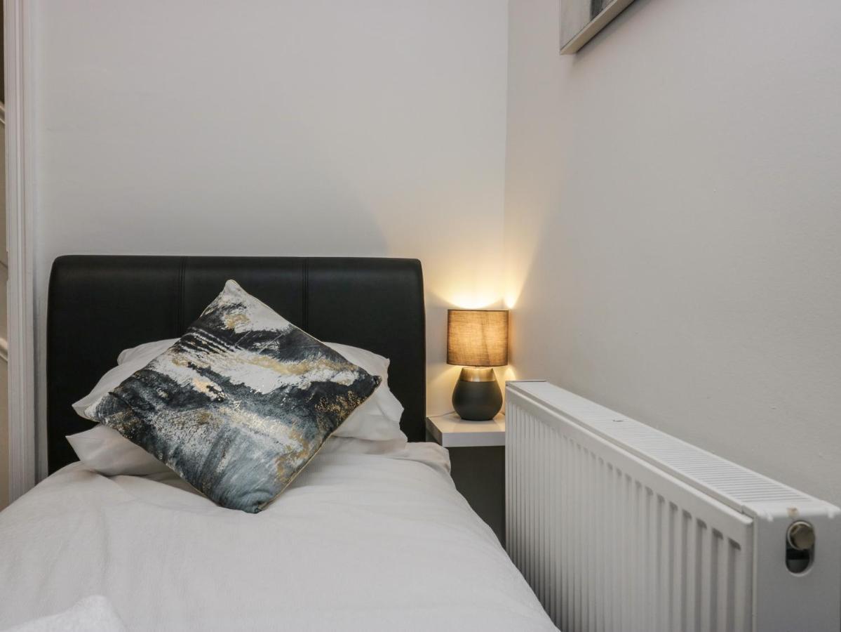 Appartamento Eden On The Crescent Morecambe Esterno foto