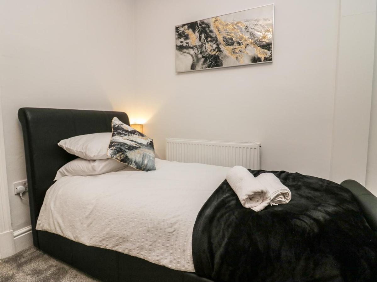 Appartamento Eden On The Crescent Morecambe Esterno foto