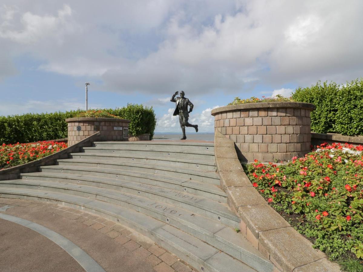 Appartamento Eden On The Crescent Morecambe Esterno foto