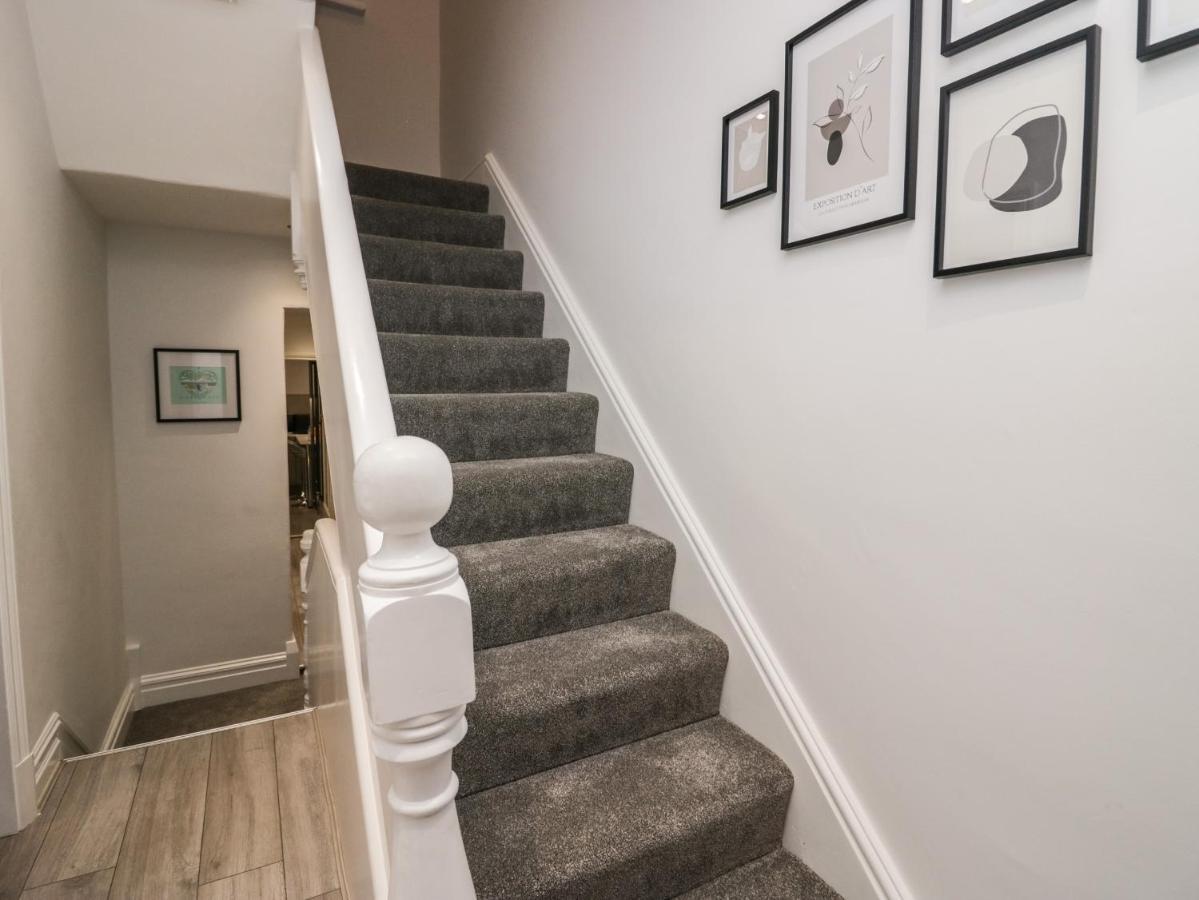 Appartamento Eden On The Crescent Morecambe Esterno foto