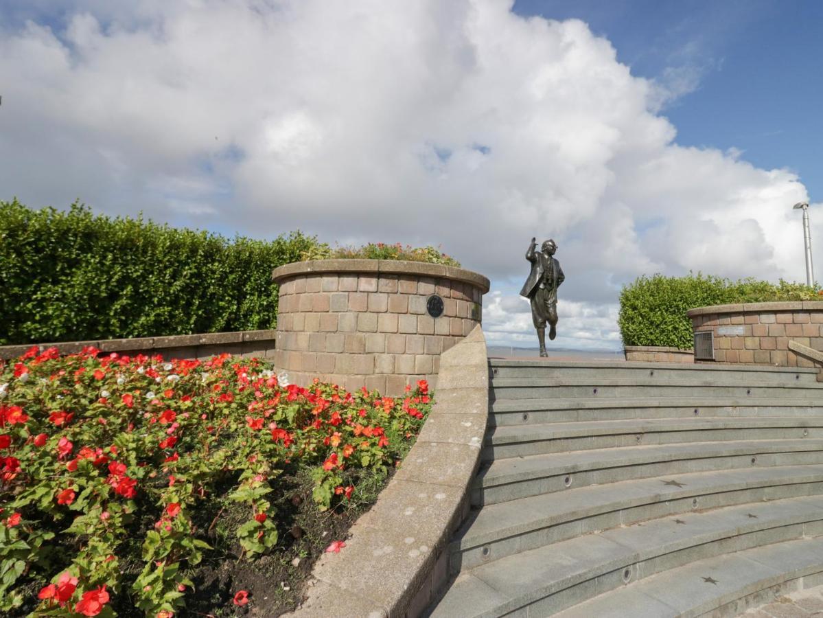 Appartamento Eden On The Crescent Morecambe Esterno foto