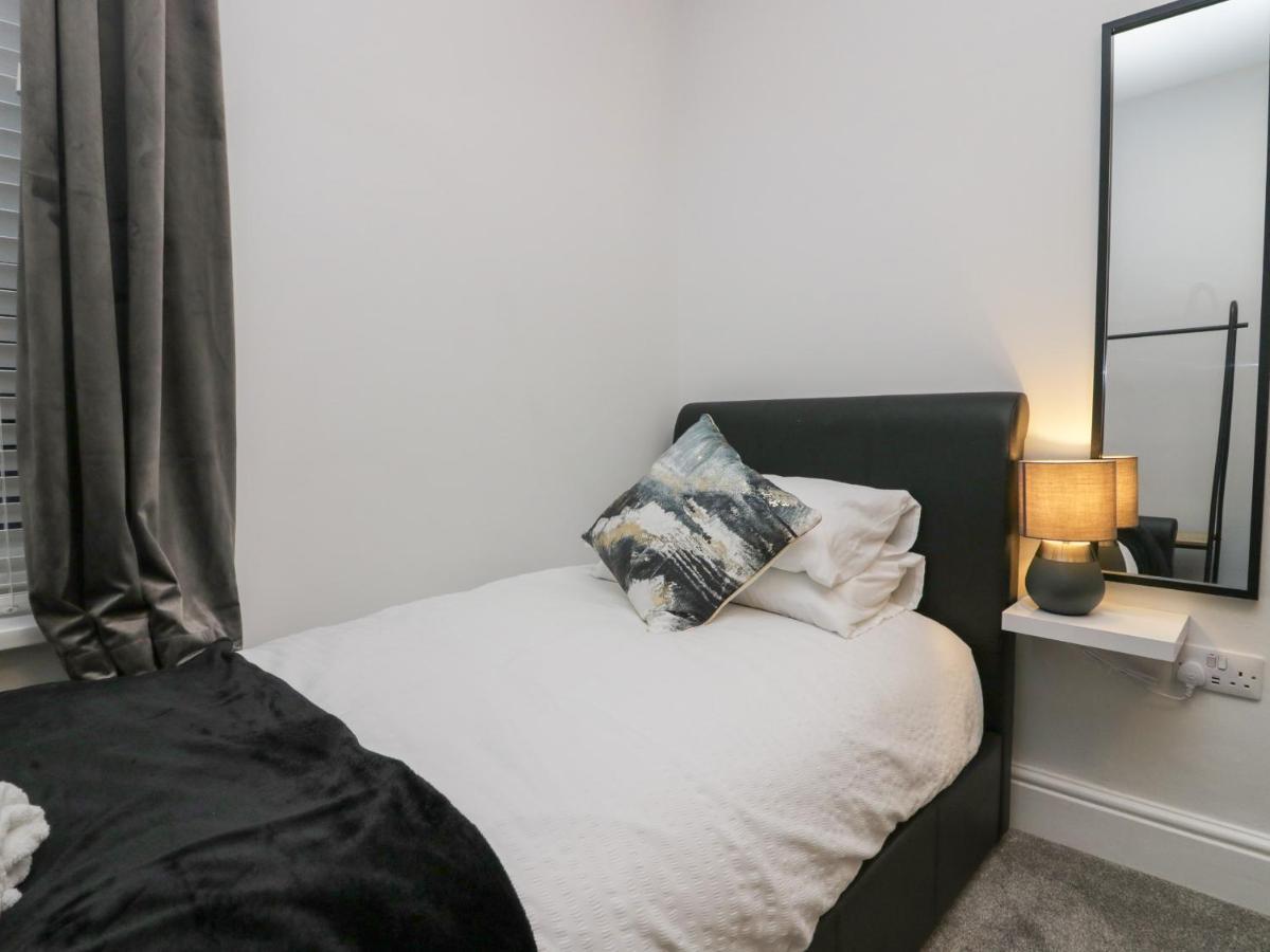 Appartamento Eden On The Crescent Morecambe Esterno foto